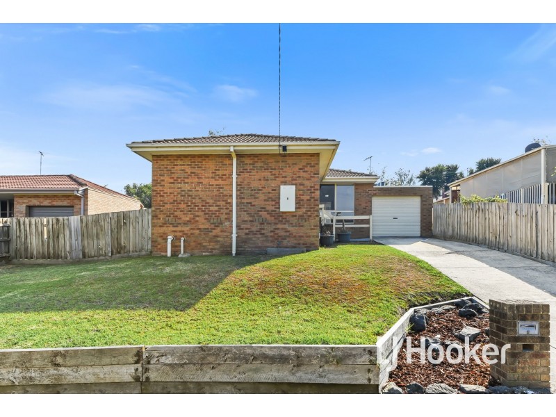8 Balmoral Way, Pakenham VIC 3810