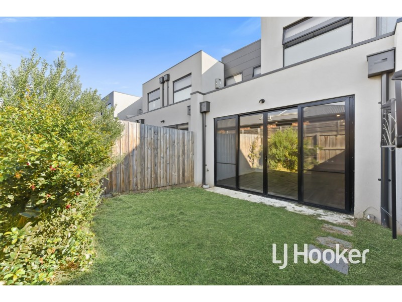 26 Hawkesbury Street, Pakenham VIC 3810