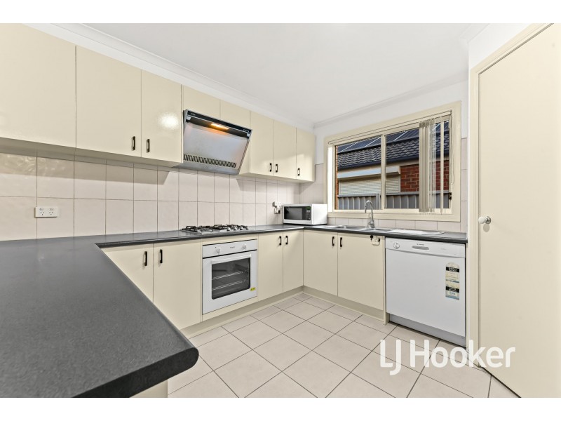 22 Wonboyn Close, Pakenham VIC 3810