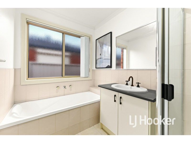 22 Wonboyn Close, Pakenham VIC 3810