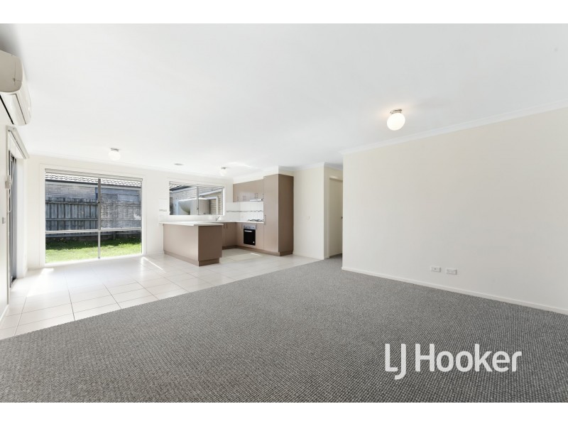 1/7 Melissa Way, Pakenham VIC 3810