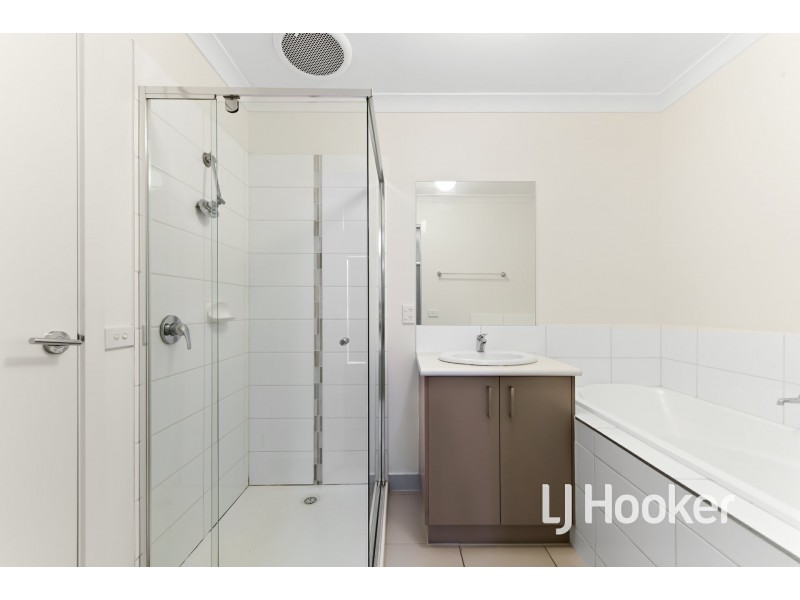 1/7 Melissa Way, Pakenham VIC 3810