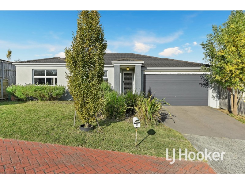 17 McClenaghan Place, Pakenham VIC 3810