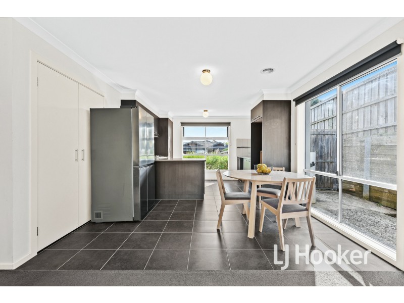 17 McClenaghan Place, Pakenham VIC 3810