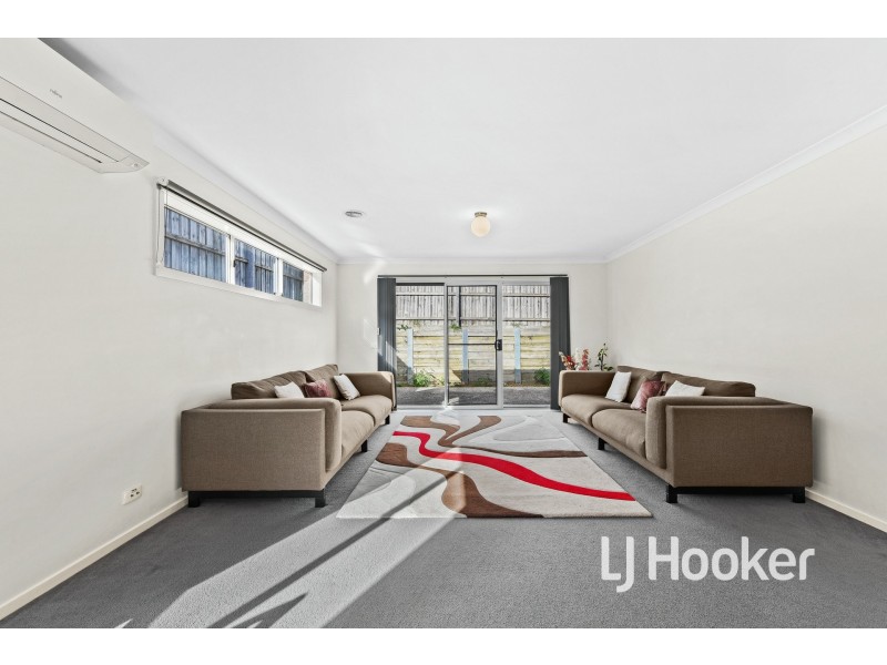 17 McClenaghan Place, Pakenham VIC 3810