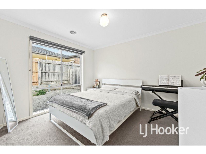 17 McClenaghan Place, Pakenham VIC 3810