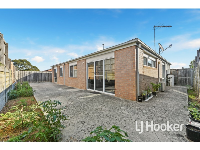 17 McClenaghan Place, Pakenham VIC 3810