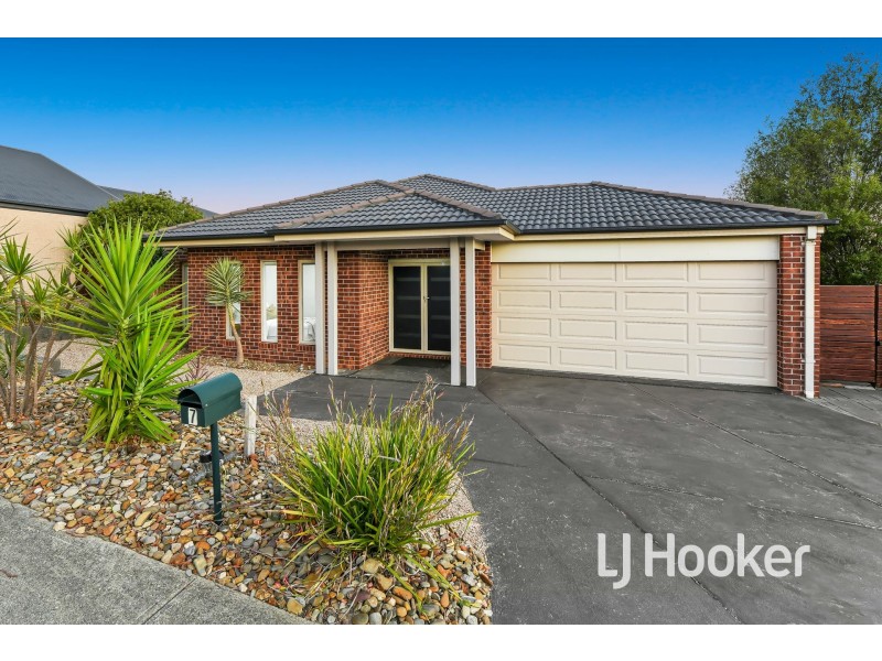 7 Powell Place, Pakenham VIC 3810