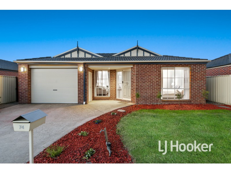 74 Bluehills Boulevard, Pakenham VIC 3810