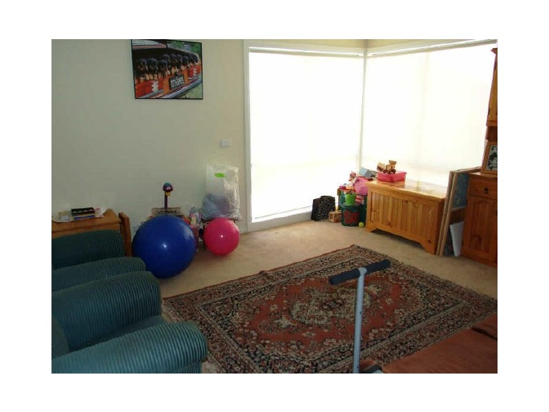 15 Camelia Way, Pakenham VIC 3810