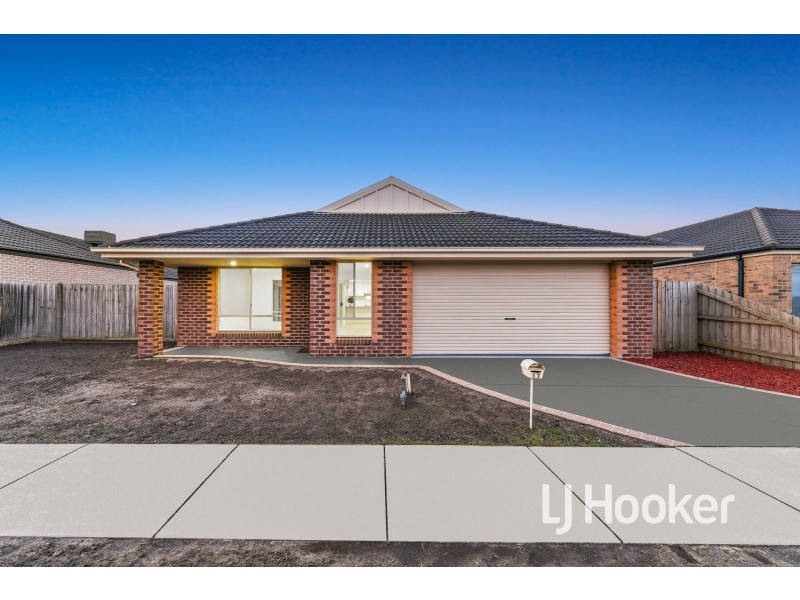 17 Clifford Drive, Pakenham VIC 3810