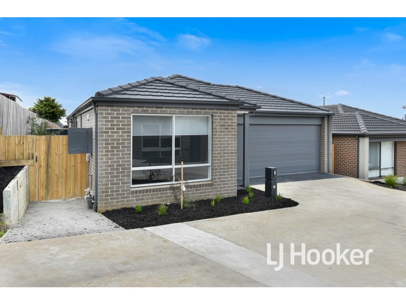 8 Newton Court, Pakenham VIC 3810