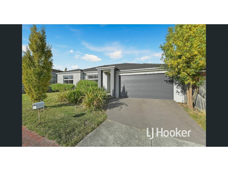 17 McClenaghan Place, Pakenham VIC 3810