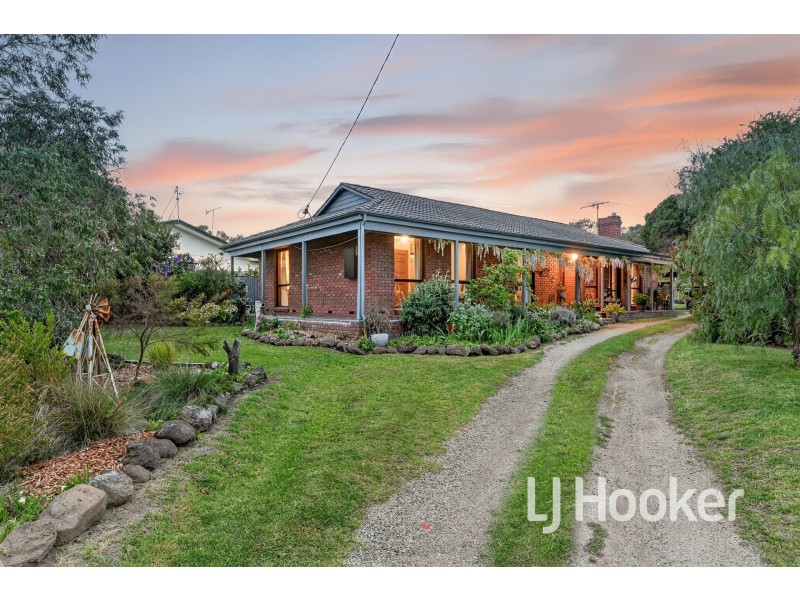 54 Railway Avenue, Tynong VIC 3813