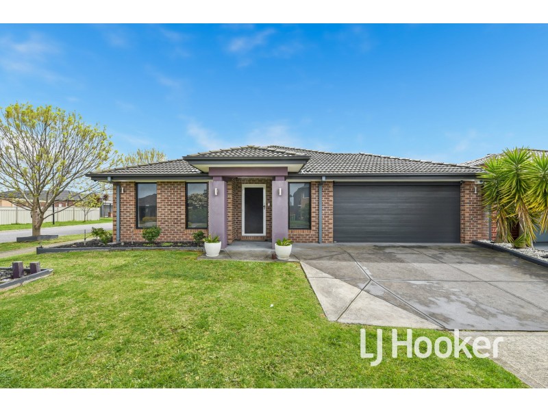 11 Creekview Avenue, Pakenham VIC 3810