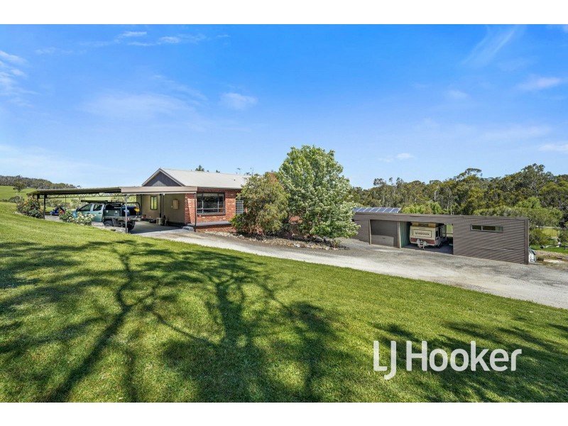 60 Gordon Road, Pakenham Upper VIC 3810