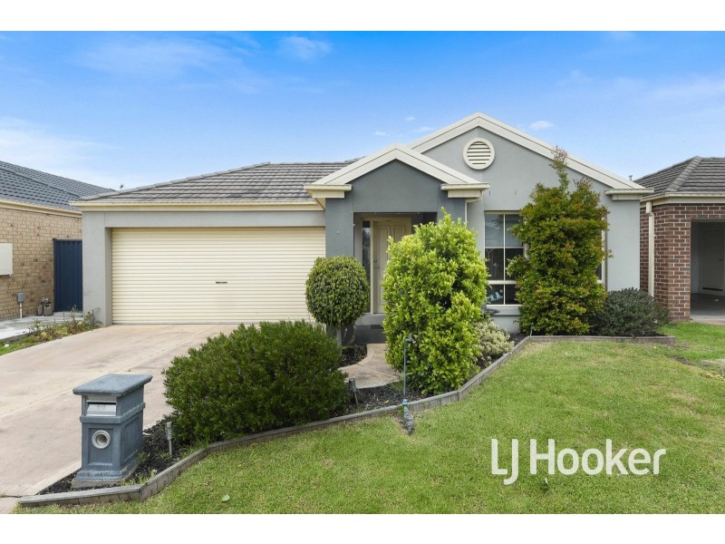 39 Scarlet Crescent, Pakenham VIC 3810