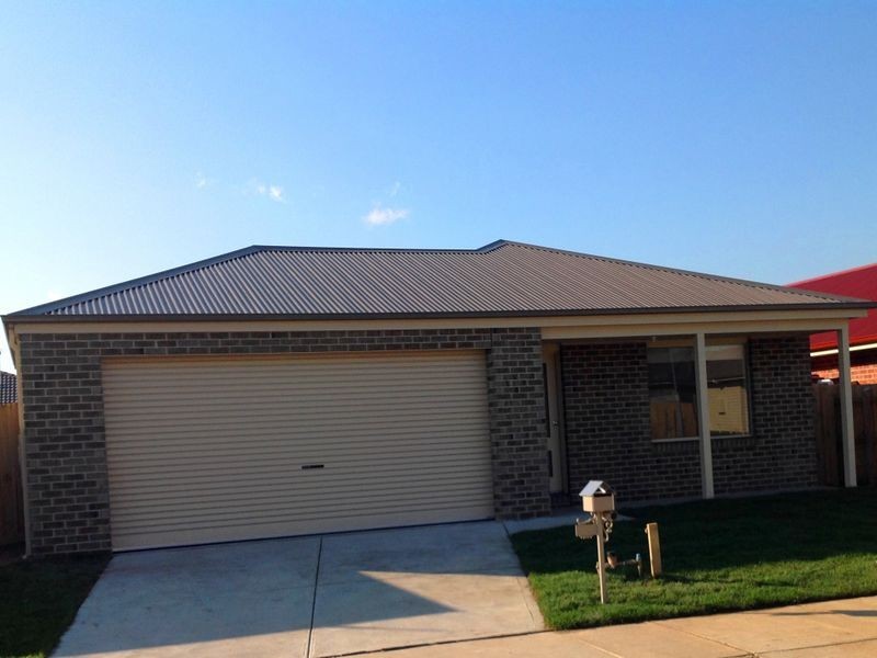 9 Tribuzi Close, Pakenham VIC 3810