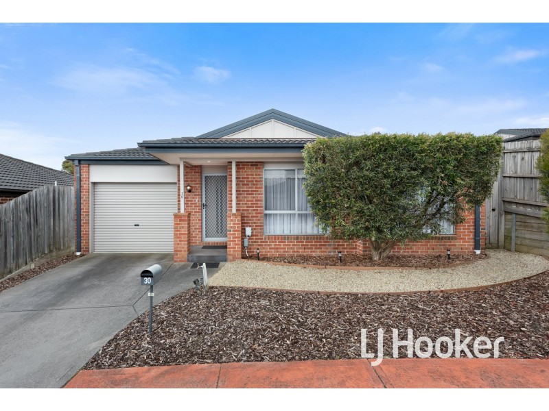 30/11 Hawk Avenue, Pakenham VIC 3810