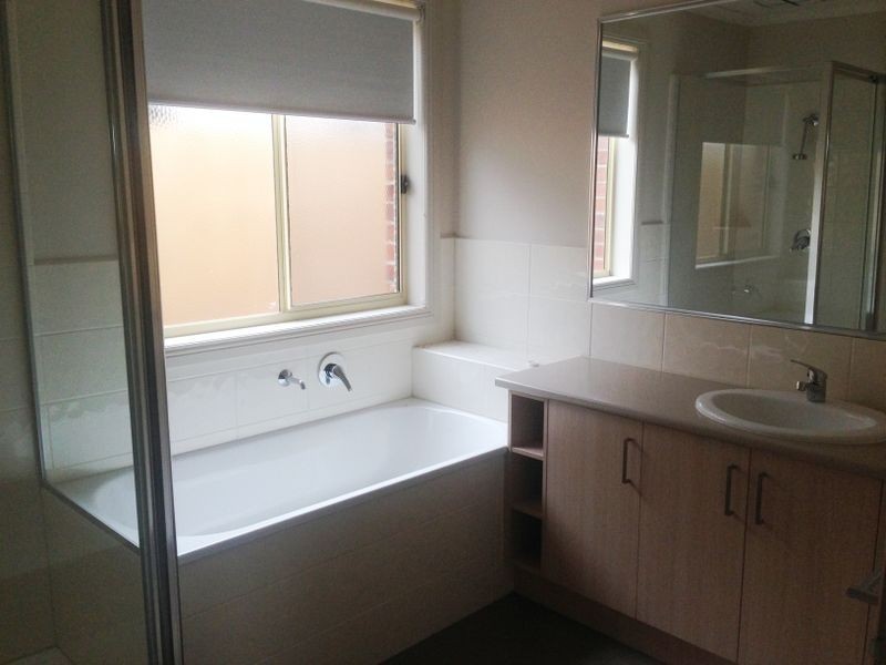 5 Tribuzi Close, Pakenham VIC 3810