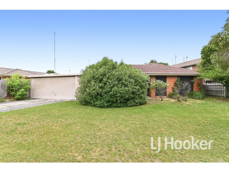 40 Smethurst Avenue, Pakenham VIC 3810