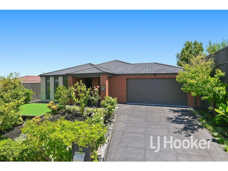 35 Summerhill Drive, Pakenham VIC 3810