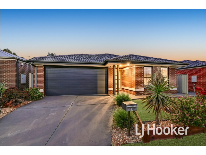 18 Willowtree Drive, Pakenham VIC 3810