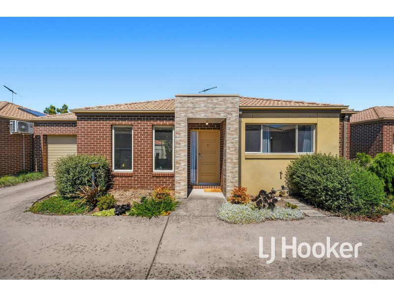 2/1 Walnut Way, Pakenham VIC 3810