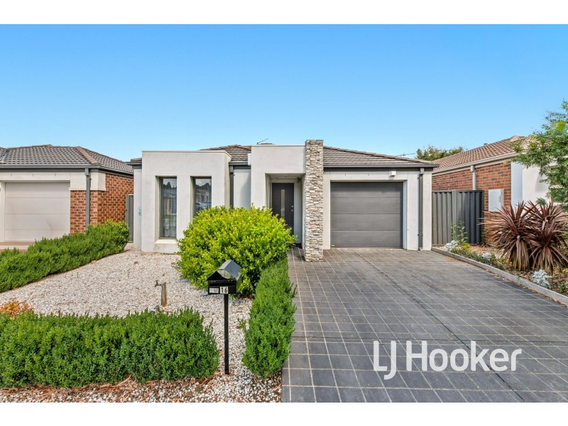 16 Cherry Blossom Chase, Pakenham VIC 3810