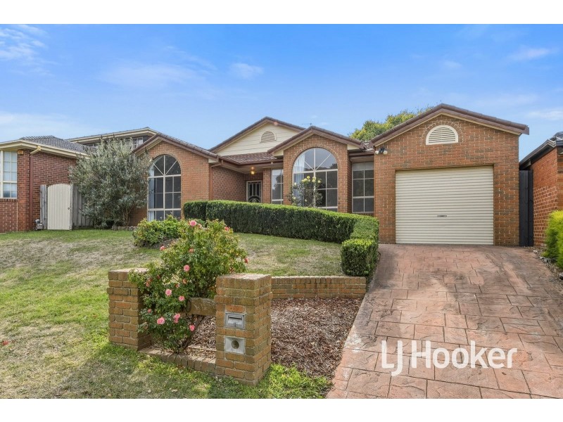 10 McNamara Close, Pakenham VIC 3810