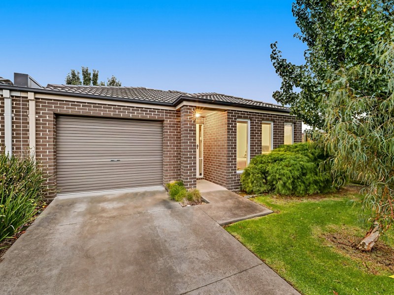11 Bibury Street, Cranbourne North VIC 3977