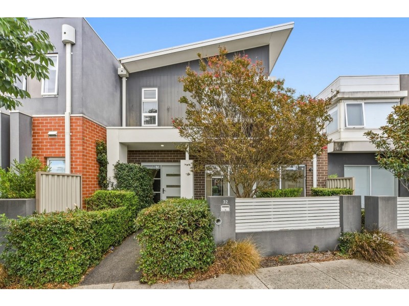 32 Debra Avenue, Pakenham VIC 3810