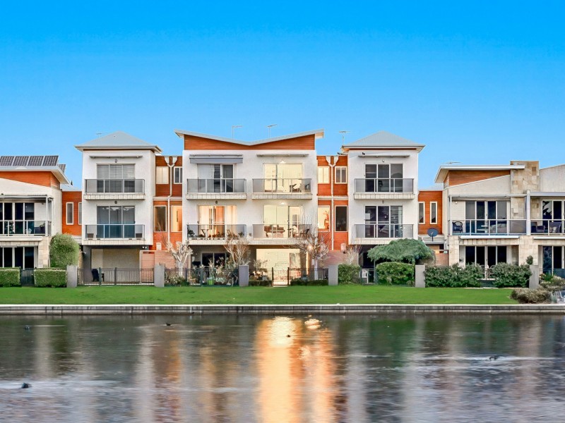8/16-20 Cormorant Parade, Pakenham VIC 3810