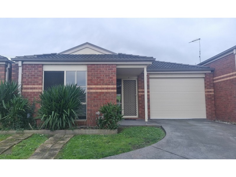 8/12 Renlik Court, Pakenham VIC 3810