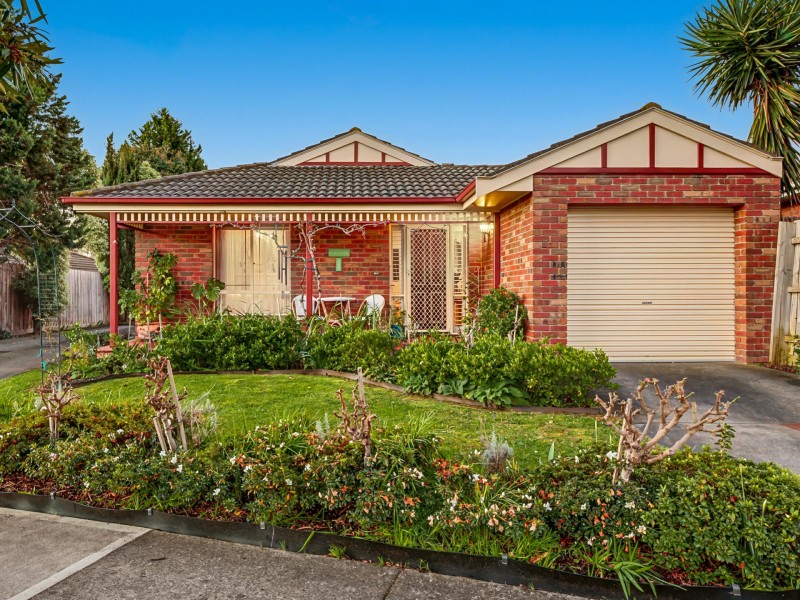 1/53 Collins Crescent, Berwick VIC 3806