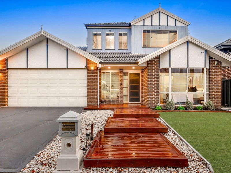 17 Parmentier Way, Pakenham VIC 3810