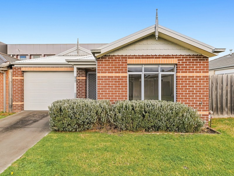 9 Quinella Way, Pakenham VIC 3810