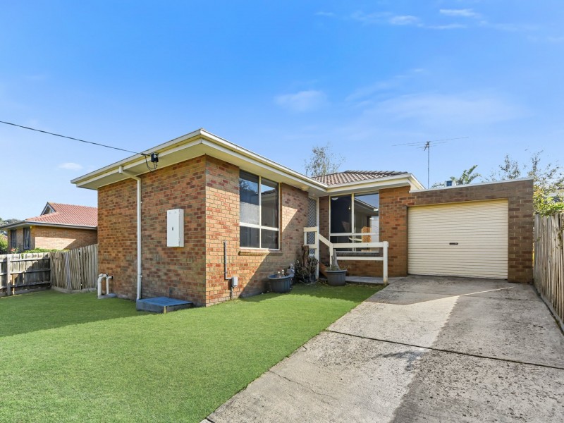 8 Balmoral Way, Pakenham VIC 3810