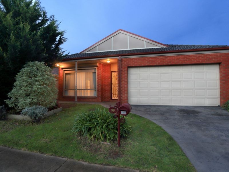 39 Spring Circuit, Pakenham VIC 3810