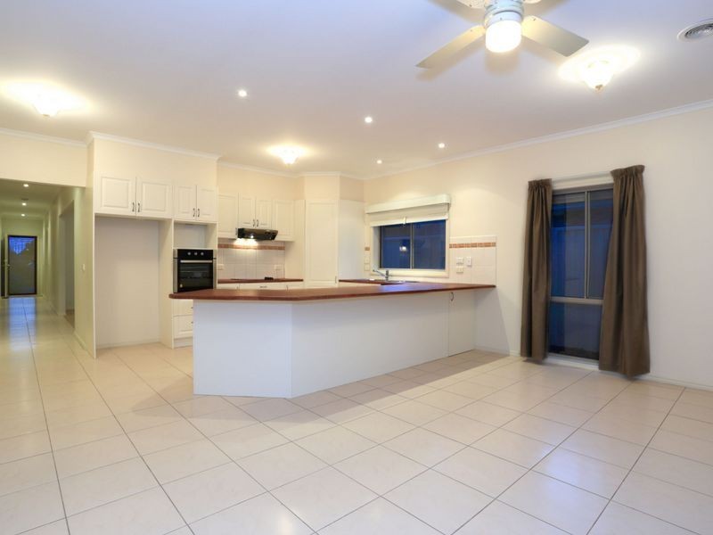 39 Spring Circuit, Pakenham VIC 3810