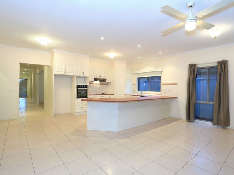 39 Spring Circuit, Pakenham VIC 3810