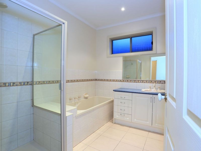 39 Spring Circuit, Pakenham VIC 3810