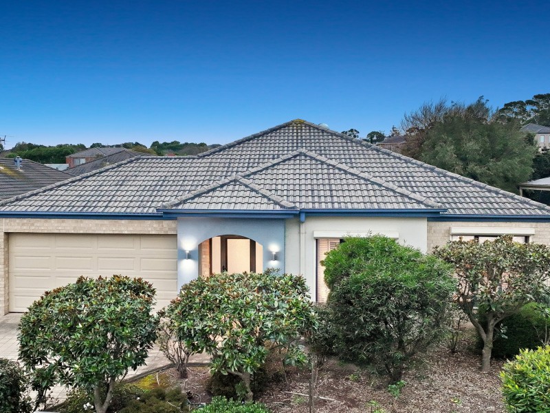 13 Sunhill Way, Berwick VIC 3806