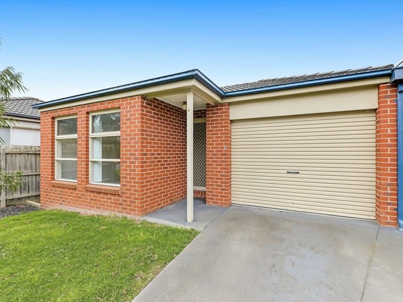 8/9 Shakespeare Court, Drouin VIC 3818