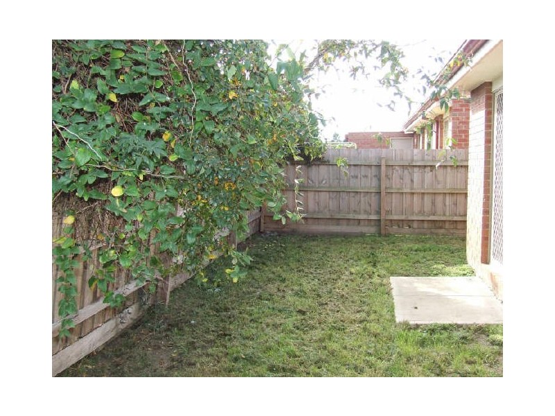 4/63 Pommel Street, Pakenham VIC 3810