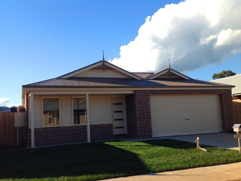 13 Tribuzi Close, Pakenham VIC 3810