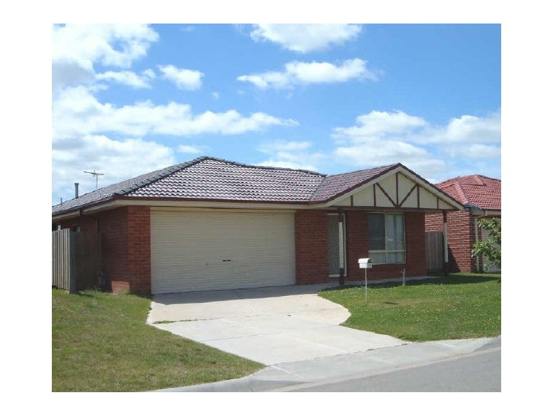 12 Grice Quadrant, Pakenham VIC 3810