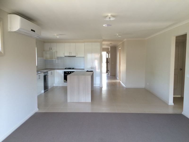 17 Tribuzi Close, Pakenham VIC 3810