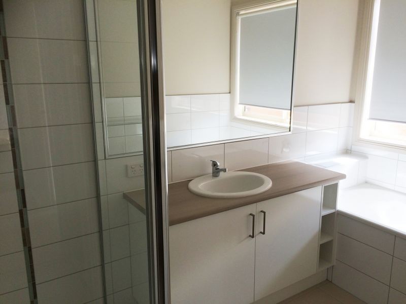 17 Tribuzi Close, Pakenham VIC 3810