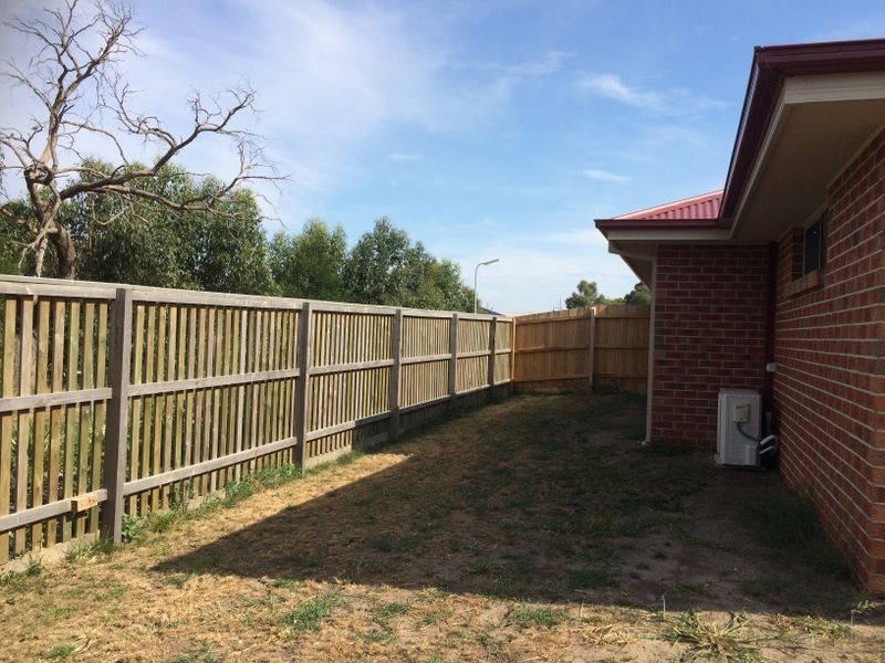 17 Tribuzi Close, Pakenham VIC 3810